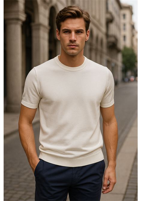 Men's half-sleeve sweater by Alpha Studio, made of lightweight milk-colored cotton crepe, model AU-1020C/1003. Perfect for a refined urban look, ideal for the spring/summer season. ALPHA STUDIO |  | AU-1020C1003